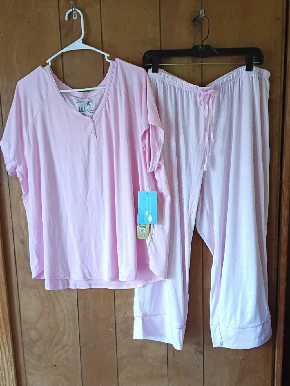 Muk Luks Women's Pink Pajama Set 2X NWT Short Sleeve Top & Capri Pants Lounge